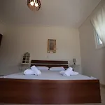 Private With Pool, Bbq & View Vila